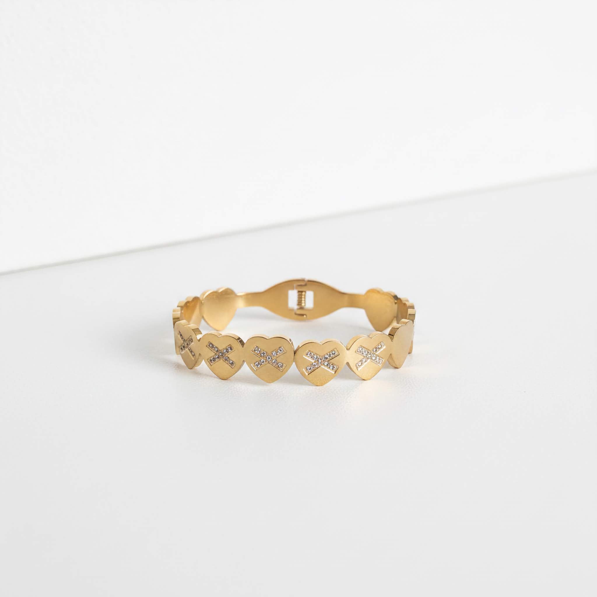 18k Gold plated bracelet with heart-shaped charms on a white surface