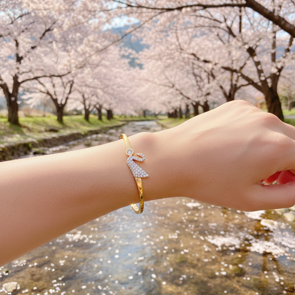 Swan Éclat Gold Bangle