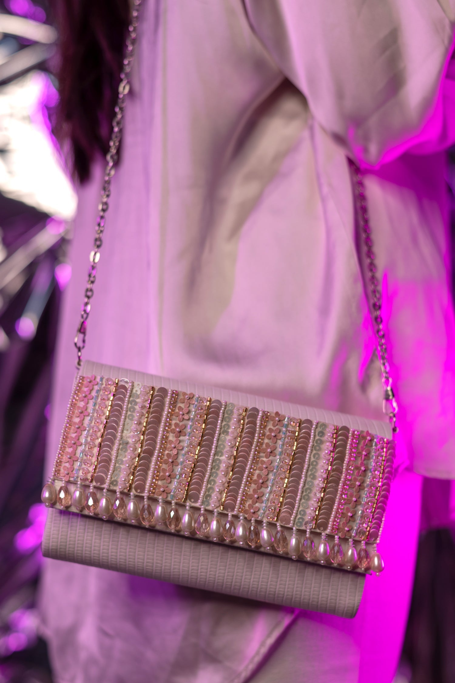 SHYLA HANDHELD CLUTCH