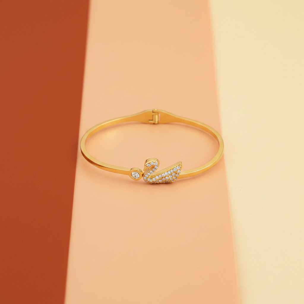 Swan Éclat Gold Bangle