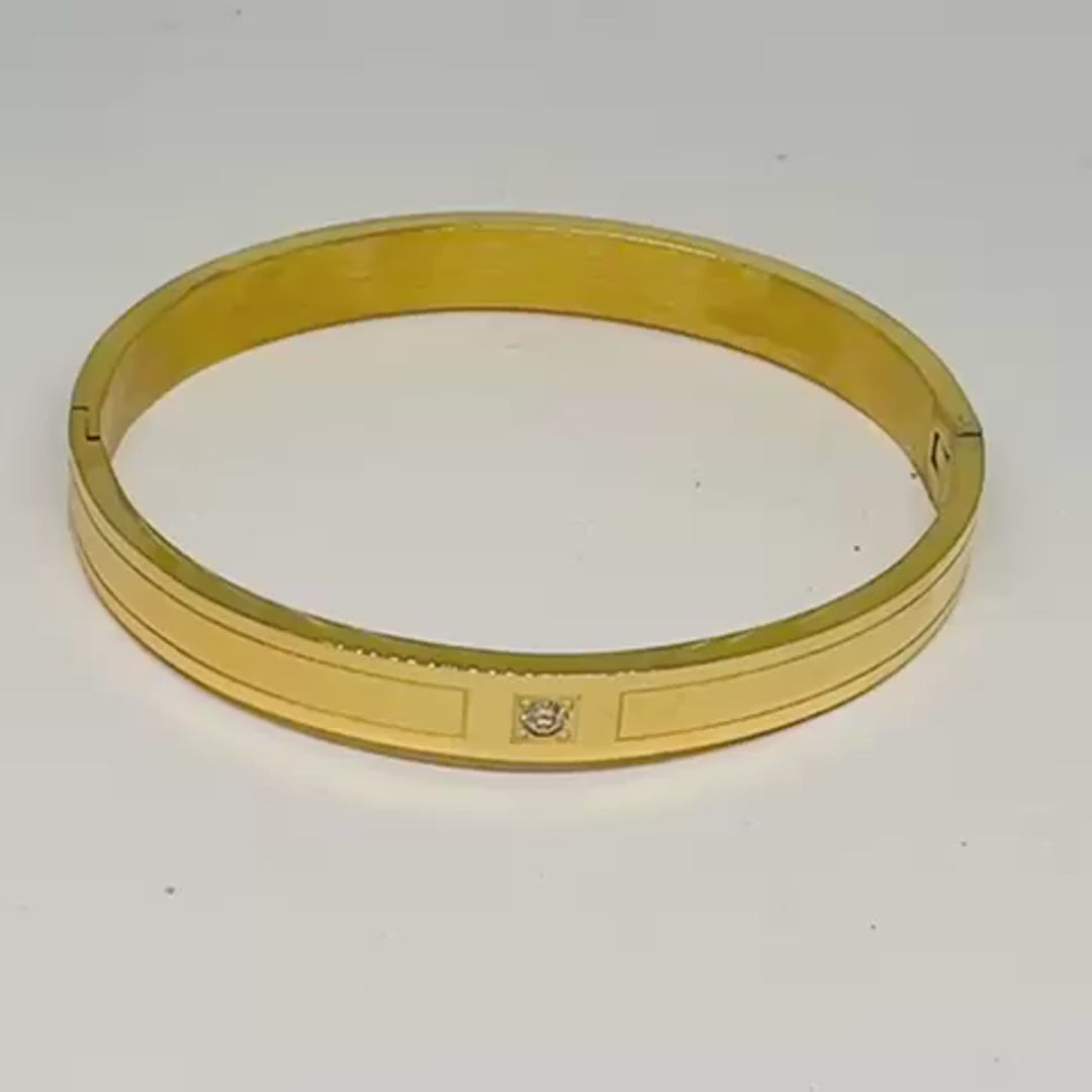 Video of 18k gold plated bangle with stone in the middle